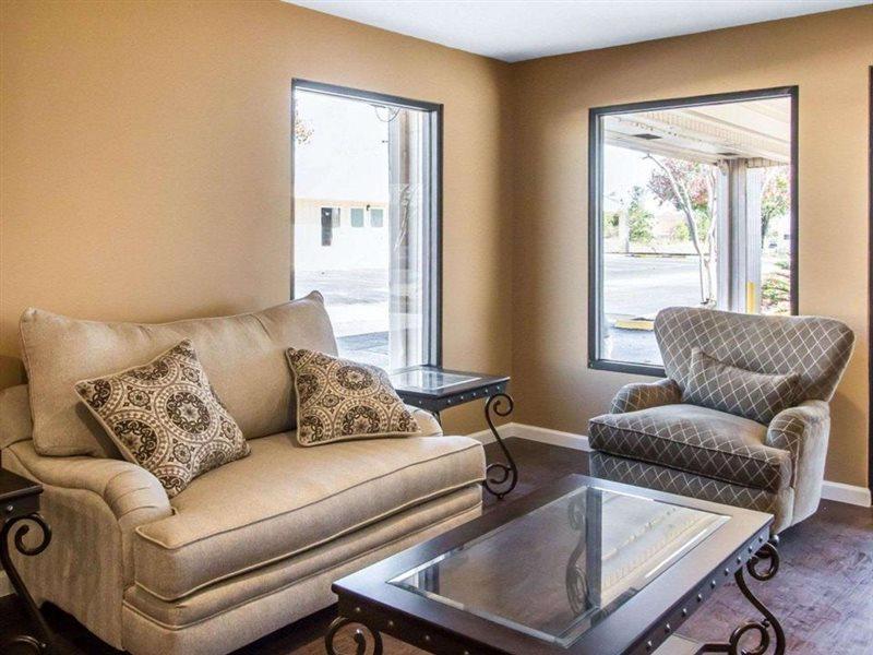 Rodeway Inn & Suites Brookhaven Esterno foto