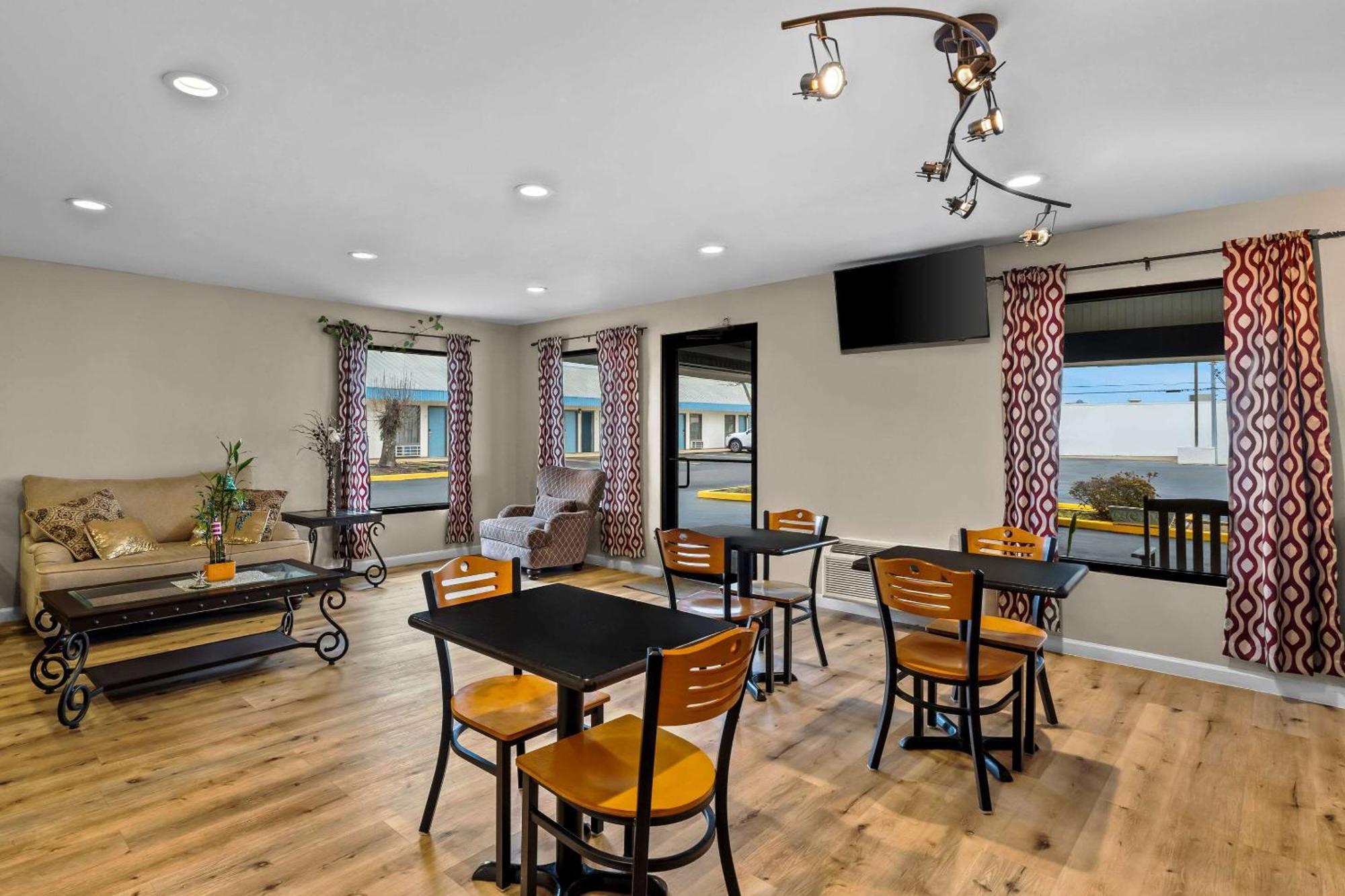 Rodeway Inn & Suites Brookhaven Esterno foto