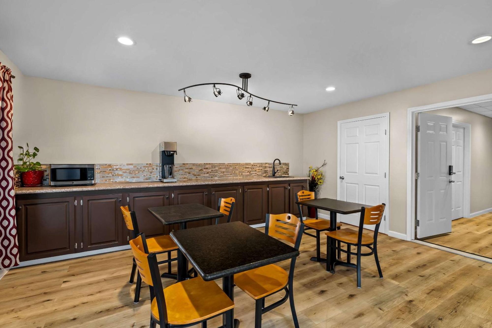 Rodeway Inn & Suites Brookhaven Esterno foto