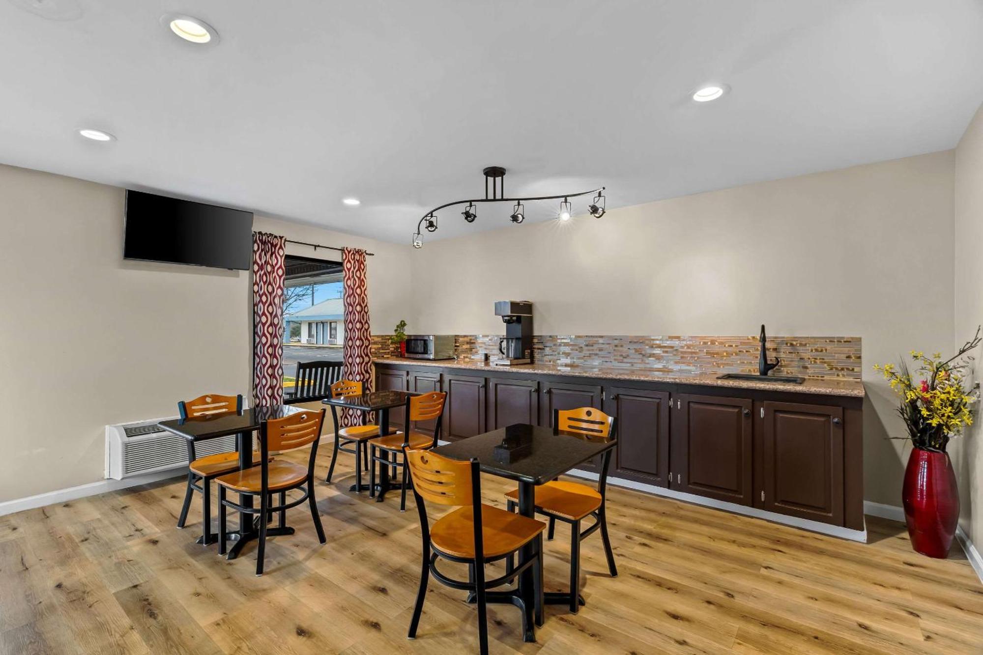 Rodeway Inn & Suites Brookhaven Esterno foto