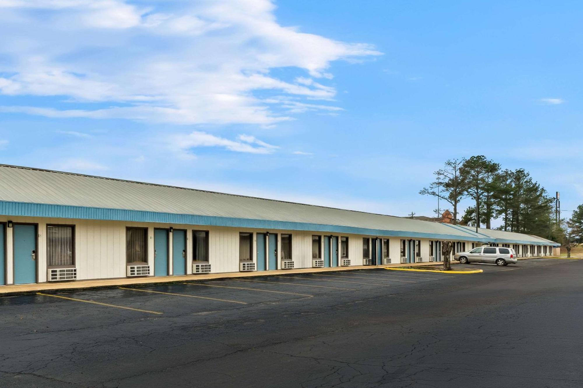 Rodeway Inn & Suites Brookhaven Esterno foto