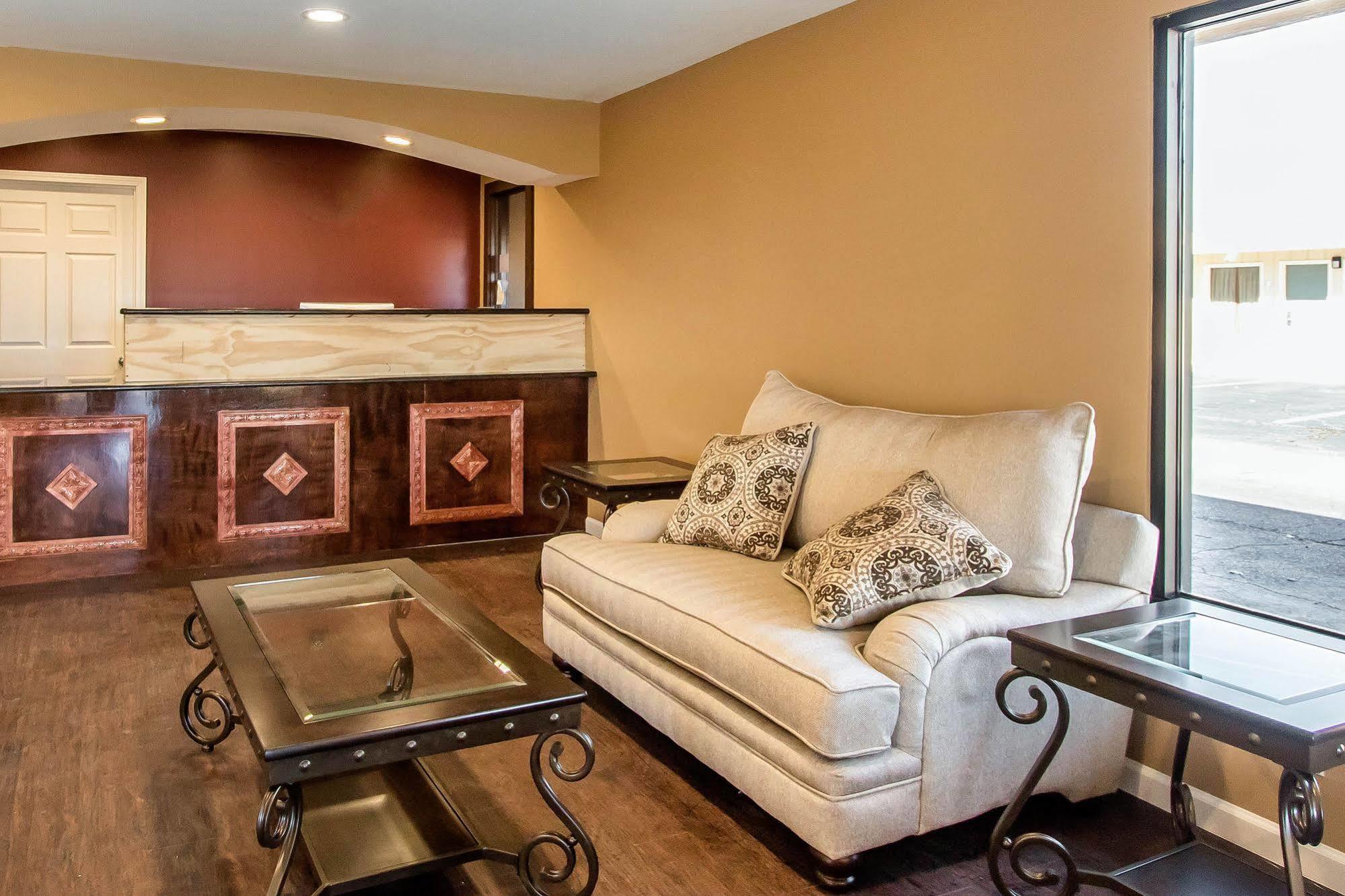 Rodeway Inn & Suites Brookhaven Esterno foto