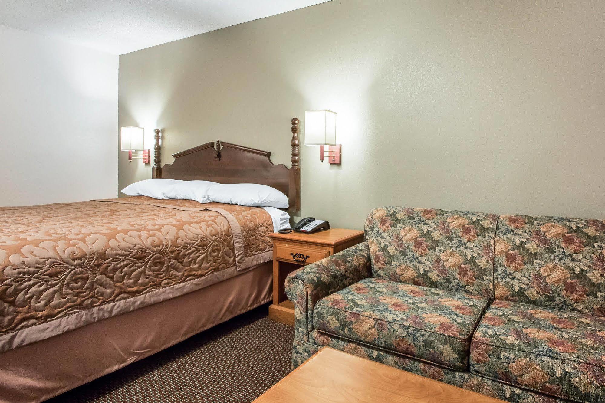 Rodeway Inn & Suites Brookhaven Esterno foto