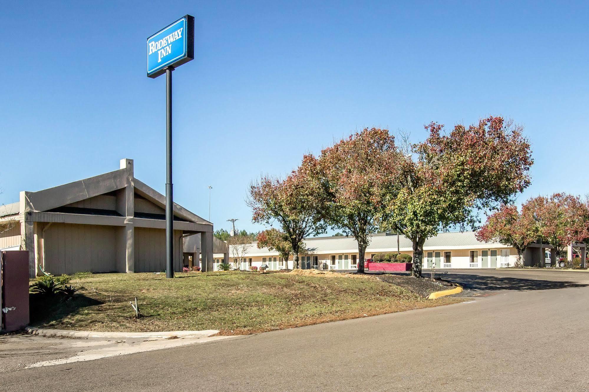 Rodeway Inn & Suites Brookhaven Esterno foto